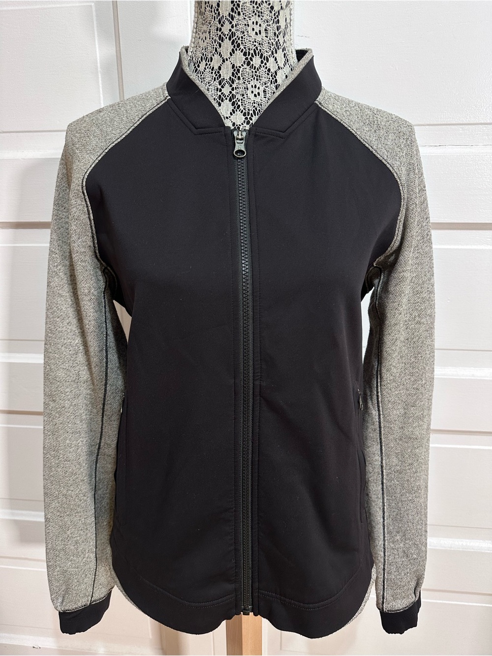 Lululemon Var-City Bomber Size 4 Black / Heathered Black $128